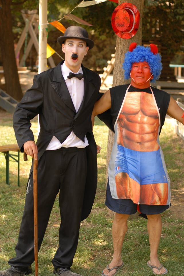 ili Yes as charlie chaplin