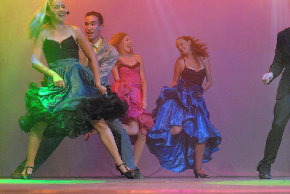 ili Yes dancing in Grease