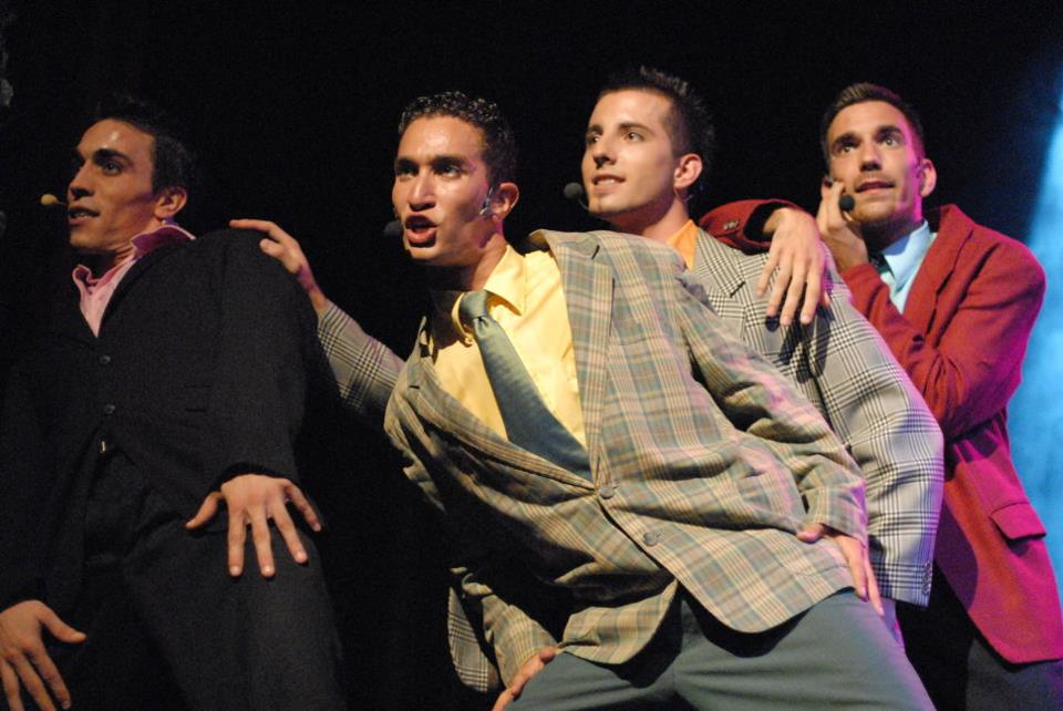 ili Yes singing blue moon