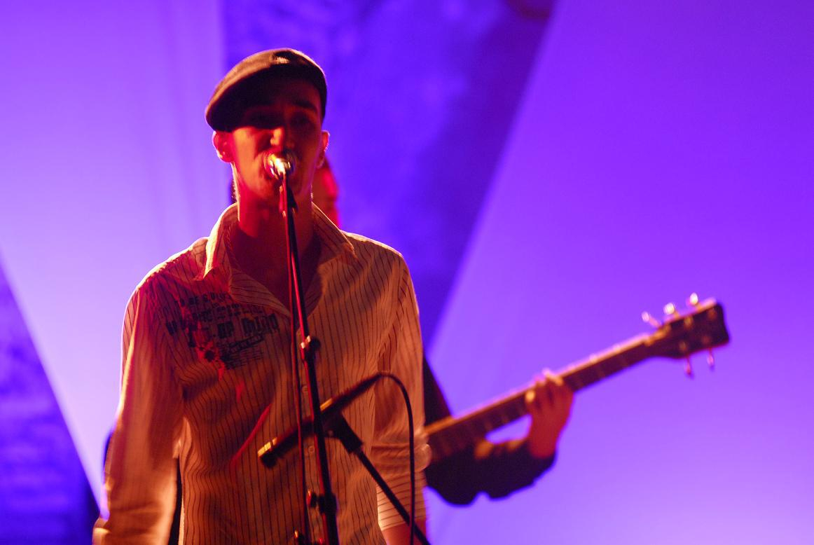 ili Yes on the stage