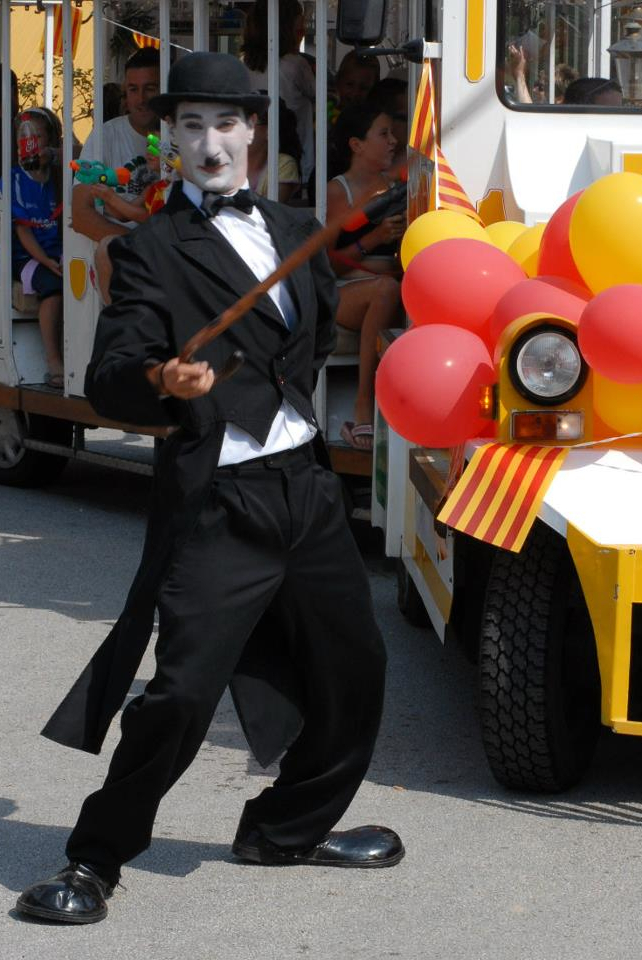 ili Yes as charlie chaplin