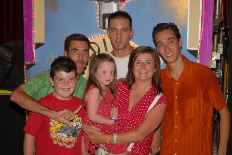 ili Yes and the Birds photo session with fans